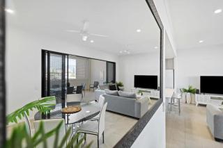 Mountain Air and Modern Flair 'Your Cairns Getaway' - 4