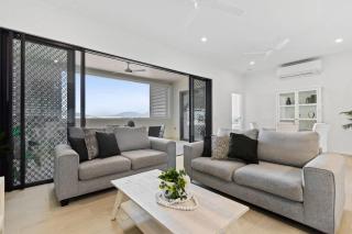 Mountain Air and Modern Flair 'Your Cairns Getaway' - 3