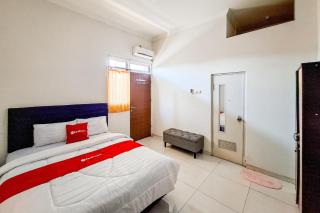 RedDoorz OLIVE near USM Semarang - 8
