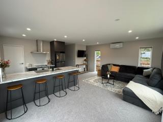 The Little House On Hislop - 2