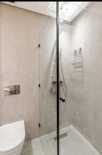 Modern Studio 10 min CFC near Sheikh Khalifa Hospital & UM6SS - 3