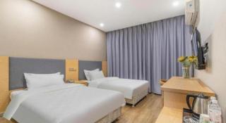 Super 8 Hotel Yizheng Walking Street - 9