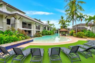 Poolside at Temple Resort - A Lush Tropical Escape - 0