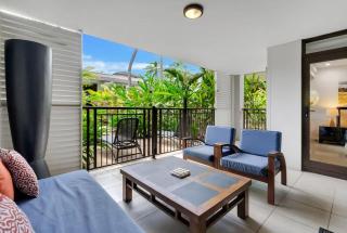 Poolside at Temple Resort - A Lush Tropical Escape - 6