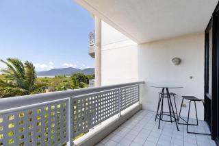 The Abbott—A Sea-Swept Esplanade Abode - Cairns - 6