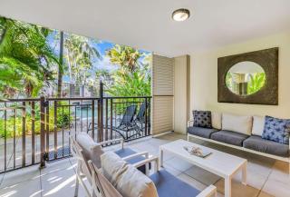 Resort-style Swim Out - A Poolside Oasis - 0