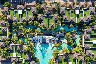 Resort-style Swim Out - A Poolside Oasis - 3