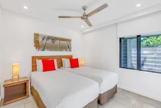 Resort-style Swim Out - A Poolside Oasis - 5