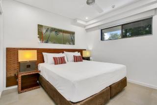 Poolside Bliss: A Modern Resort Sanctuary - 6