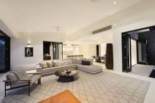 61 Murphy Street—A Poolside Villa for Four - 8