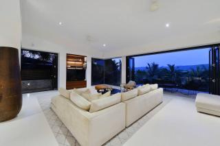 61 Murphy Street—A Poolside Villa for Four - 5