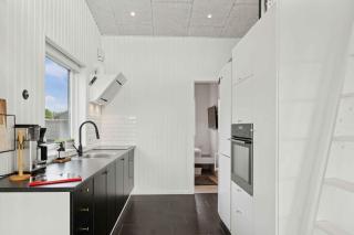 Lovely Holiday Home With Sea View - 2