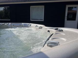 Newly Renovated Holiday Home With Outdoor Spa - 5