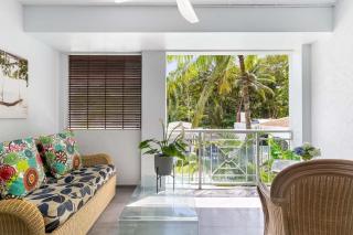 'Swaying Palms and Salt Air' A Dreamy Tropical Haven - 7