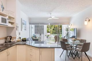 'Swaying Palms and Salt Air' A Dreamy Tropical Haven - 4
