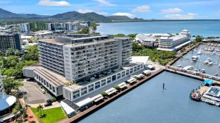 Horizons at Harbour Lights - Tropical Poolside Flair - 7