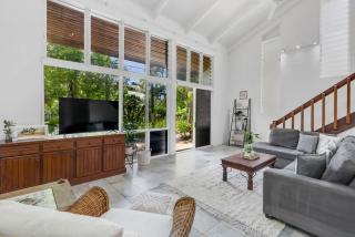 Nirvana - Steps to Four Mile Beach with Shared Pool - 0