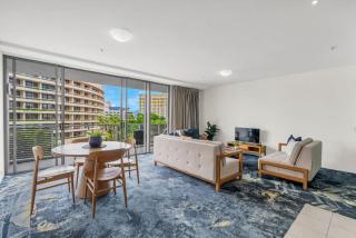 Waterfront at Harbour Light - Generous Space & Views - 9