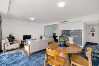 Waterfront at Harbour Light - Generous Space & Views - 4