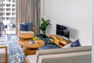 Waterfront at Harbour Light - Generous Space & Views - 2