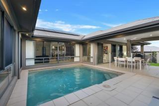 Trinity Beach Oasis - Poolside Retreat and Serenity - 5