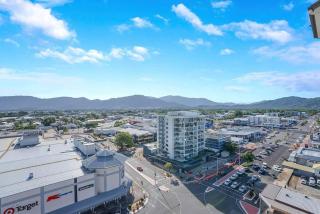 Cairns Central Getaway - A Sleek City Studio - 8