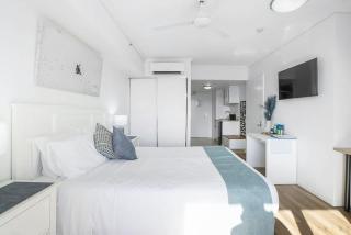 Cairns Central Getaway - A Sleek City Studio - 6
