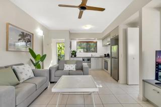 Lagoon Breeze - Beachside Living with Resort Perks - 9