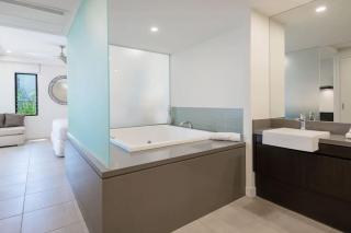 'Saltwater Studio' Experience Resort-style Bliss - 8