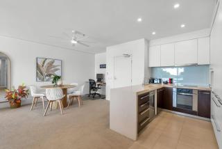 Cairns Coastal Charmer - Your Waterfront Sanctuary - 8