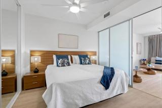 Marina Vista - Waterfront Stay near Dining and Markets - 9
