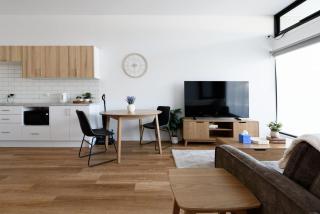 Minimalist Studio Near Burnie | Bright & Cozy - 4