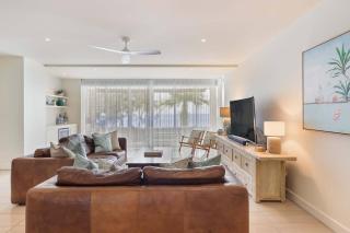Drift Beachfront Oasis - A Panoramic Resort Getaway - 8