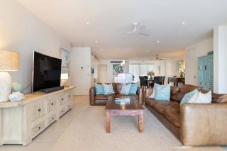 Drift Beachfront Oasis - A Panoramic Resort Getaway - 5