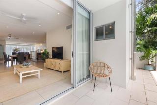 Drift Beachfront Oasis - A Panoramic Resort Getaway - 3