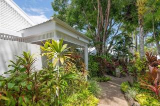Tropical Resort-style Living on Mirage Golf Course - 5