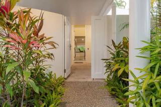 Tropical Resort-style Living on Mirage Golf Course - 4