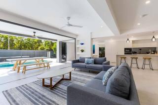 Raphari At The Cove - A Stunning Poolside Escape - 3
