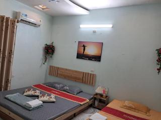 Golden Bell Backpacker Hostel - 1