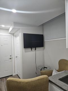 Modern 2-Bedroom Private Basement Apartment - 7