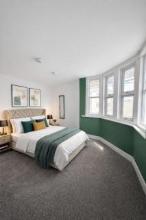 Modern 4BR Contractor Stay Long Stays Welcome - 1