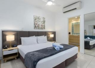 Palm Hideaway - PortSea Resort - 1