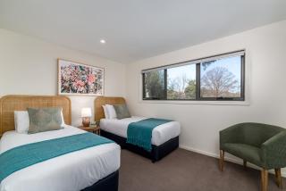 Quiet and Modern Stay near Hospital with Free Parking - 1