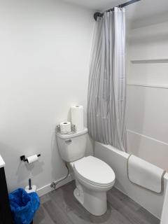 Haven in the Prairies Full 2BR - 4