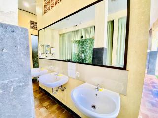 V Canggu Dormitory - 8