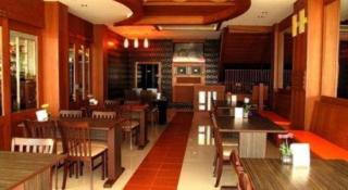 Triple Rund Place Hotel - 4