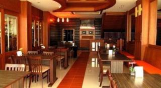 Triple Rund Place Hotel - 2