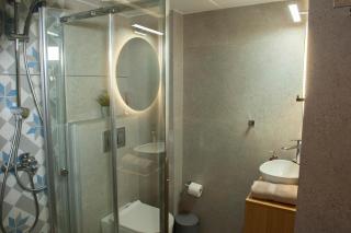 Modern Loft with Parking near White Tower - 3