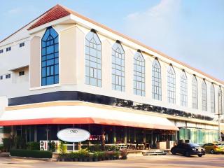 NH Elegant Hotel - 9