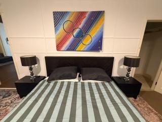Huge comfy 4br near CBD - 9
